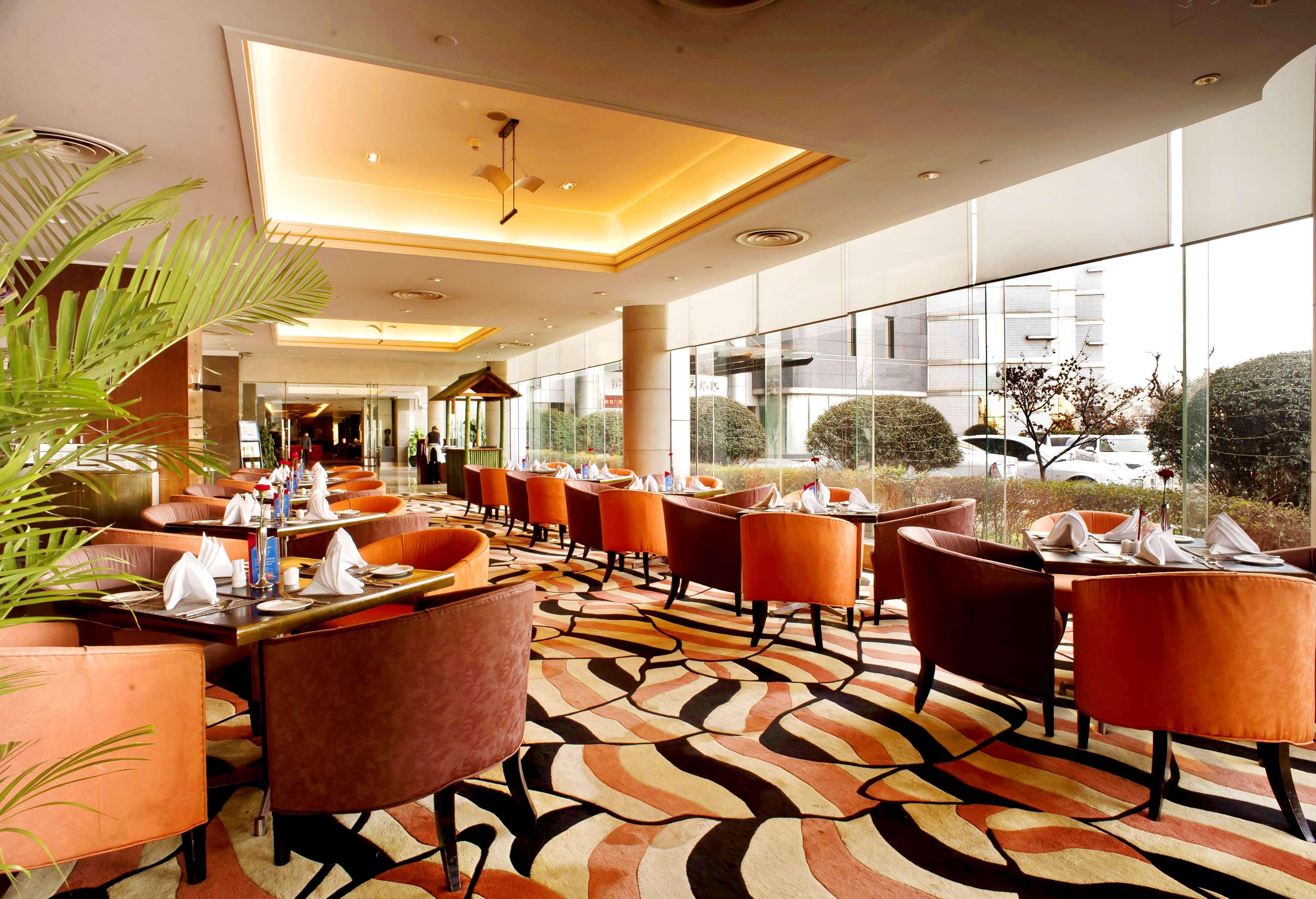 Howard Johnson Ginwa Plaza Hotel Сиань Экстерьер фото